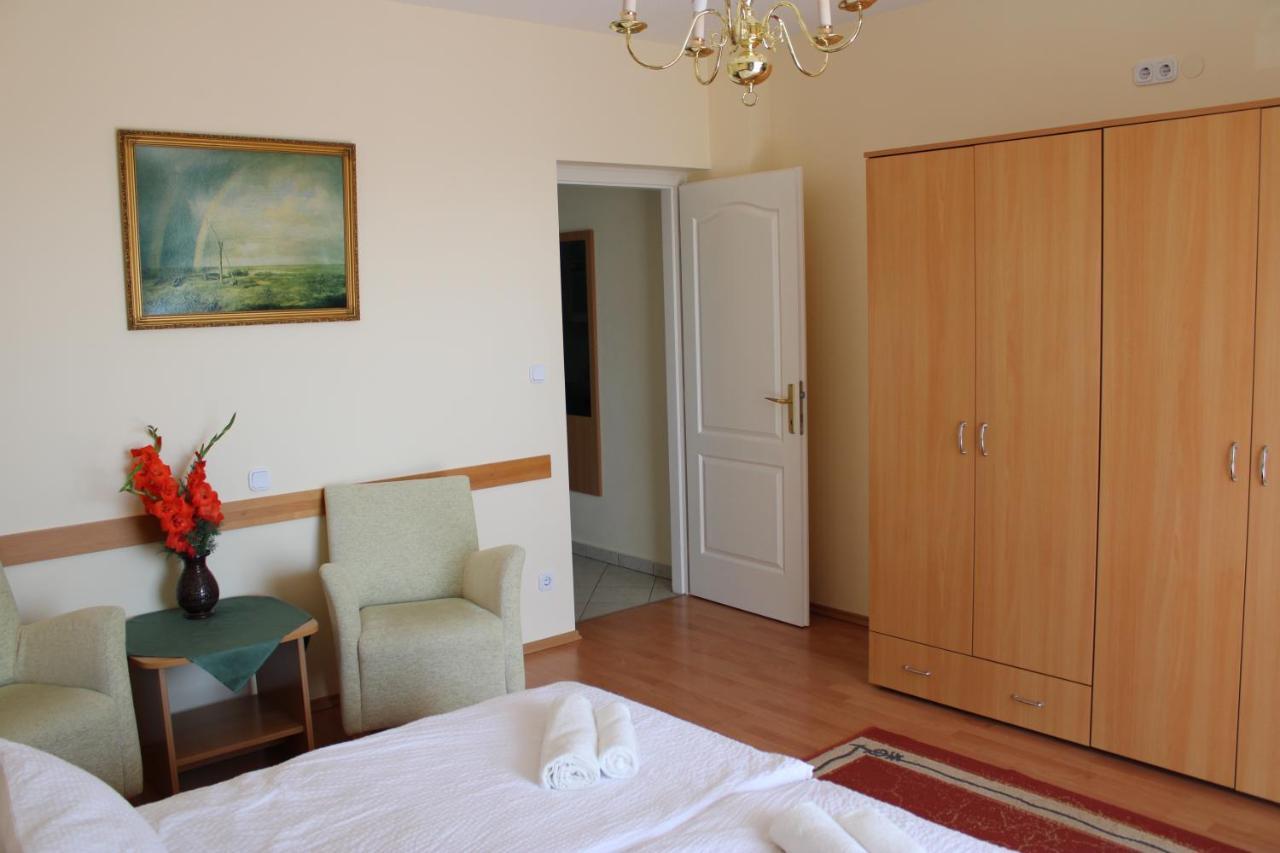 Erika Apartmanhazak Apartment Heviz